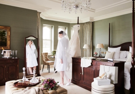 bride-getting-ready-in-bridal-suite-1