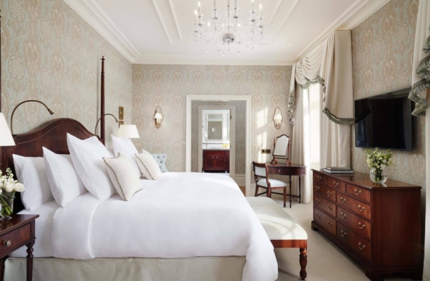 signature-suite-lady-caroline-king-bedroom